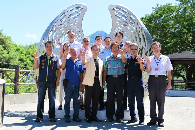 「泰源鋼翼」的揭幕儀式。泰源技訓所提供