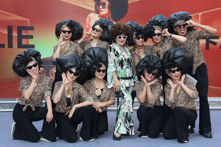 比莉（中）唱跳依舊很嗨。彭欣偉攝