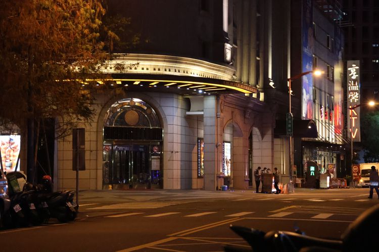 海八越夜越美麗。張喆喜攝