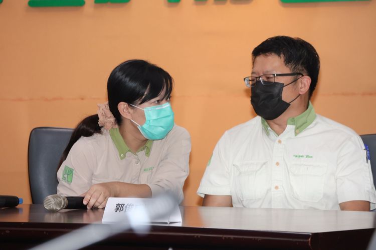 鄭秋虹（左）直言團團有死亡可能。彭欣偉攝