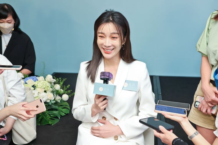 蔡淑臻談到金鐘笑得合不攏嘴。趙世平攝