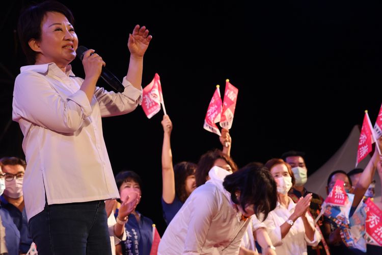 國民黨台中市長盧秀燕昨晚造勢活動成功，藍營士氣高漲要推她選2024總統大選。張喆喜攝