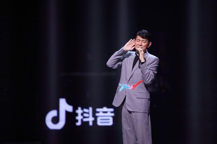 劉德華演唱多首膾炙人口經典歌曲。台灣映藝提供