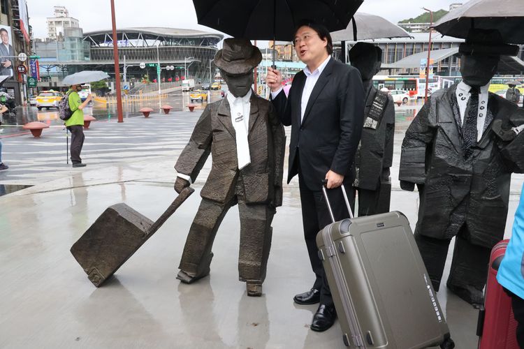 市長林右昌盼藝術向下扎根。戴之聖攝