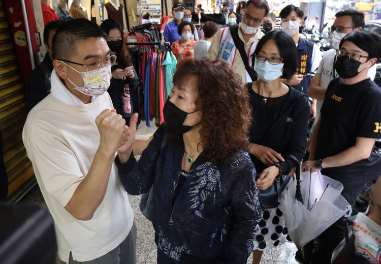 謝國樑民調略贏蔡適應。戴之聖攝