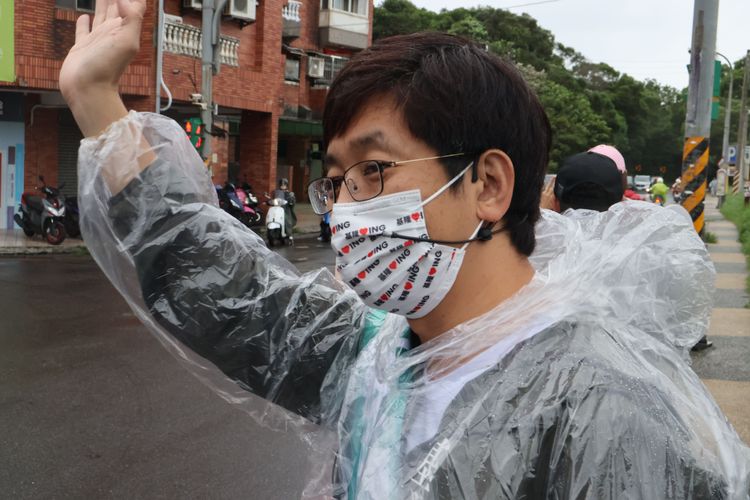 蔡適應認為競選歌曲可以打動人心。戴之聖攝