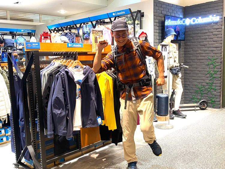 Elmo建議登山和健行要採洋蔥式穿搭，如Columbia的服飾具快乾、吸溼且具防潑水等性能。林哲良攝
