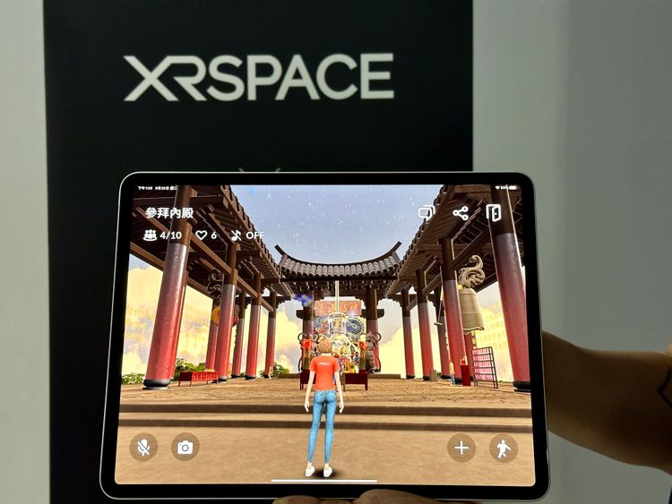 手機/平板行動裝置都可以上平台參拜。黃子倫攝