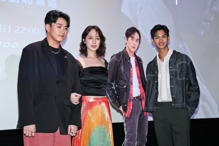 小薰劇中有兩個青春期的兒子，莊凱勛因確診今以人形立牌代替。趙世平攝