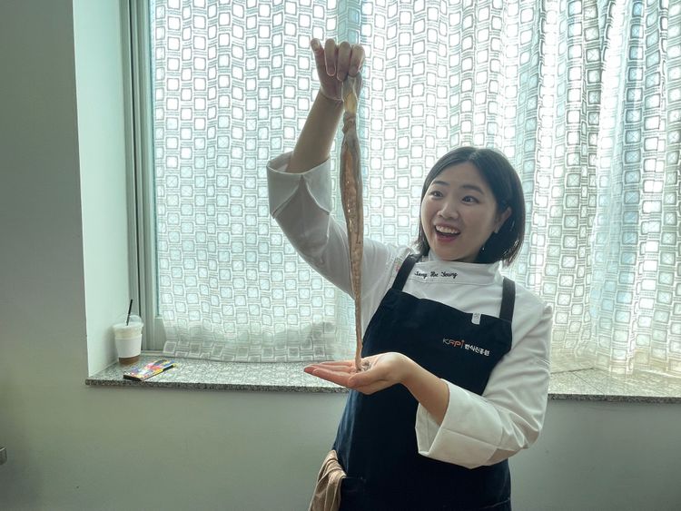 料理教室經營者張熙英對在地食材有相當的認識。黃盈甄攝