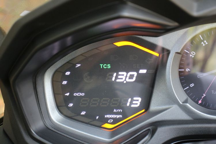 行車模式具備三種切換，包含全動力TCS On /TCS Off以及雨天模式。林浩昇攝