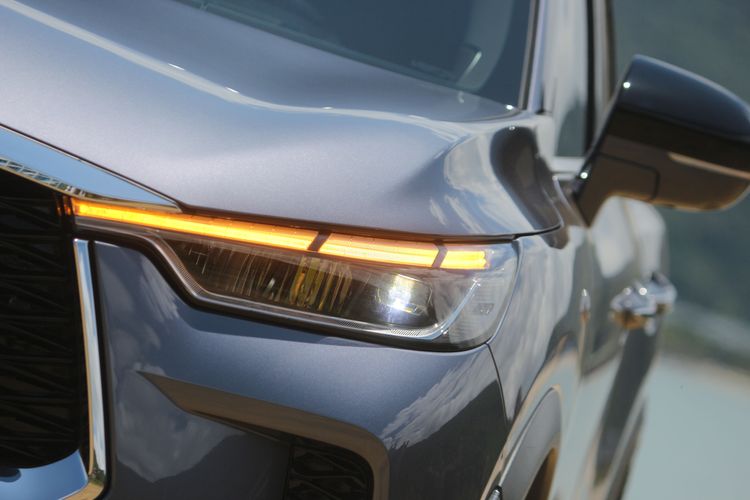 琴鍵式的LED頭燈增添不少科技感。林浩昇攝