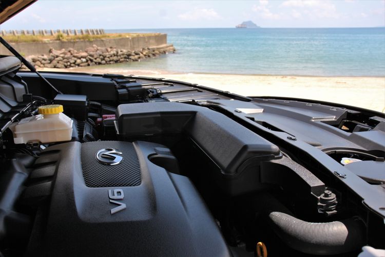 動力採用最新世代的VQ35DD自然進氣缸內直噴引擎，原廠提供的平均油耗數據為10km/L，以QX60的體型來說也算能接受。林浩昇攝