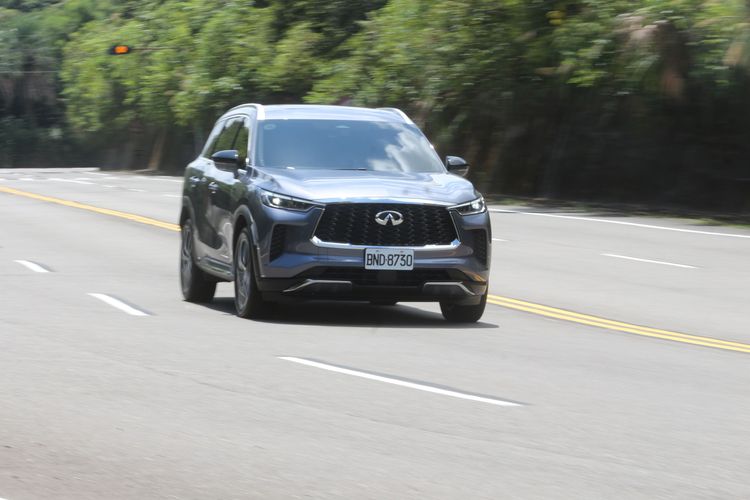 雖然這引擎先天條件中低速表現不若渦輪車激昂，但邁向高轉速的氣勢還是令人愉悅。林浩昇攝