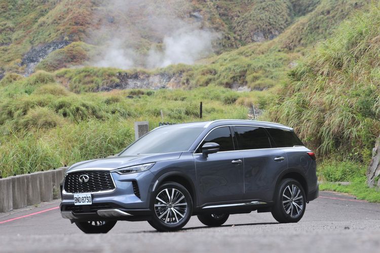 雖然車長超過5米，但在新世代的造型語彙應用下，搭配氣勢滿檔的雙弓型水箱罩，營造出既霸氣又修長的運動化風情。林浩昇攝