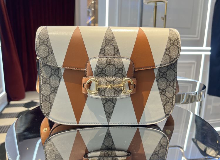 Horesbit 1955雙陸棋圖紋拼接肩背包，未定價。邱瓈瑩攝