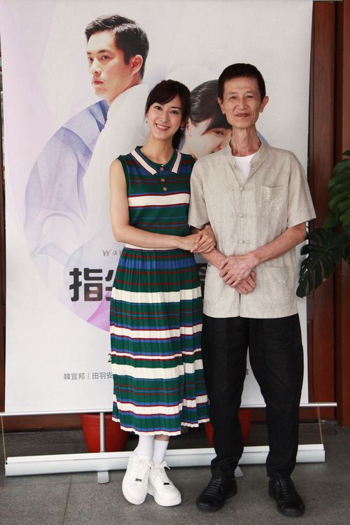 阿西（右）和小女兒田羽安2度合作。大愛提供