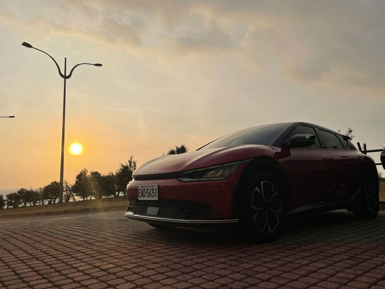 從台北東進前往墾丁，全程未充電到目的地時剩餘電量還有30%，平均耗電為7.4Km / kWh。林浩昇攝