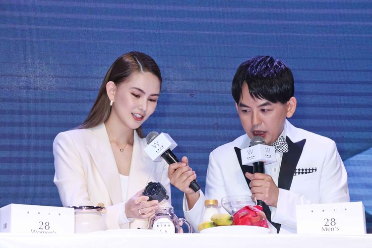 昆凌和主持人分享育兒經。趙世平攝