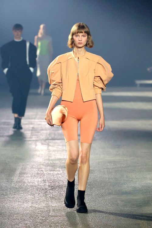 ISSEY MIYAKE 2023春夏系列大秀。品牌提供