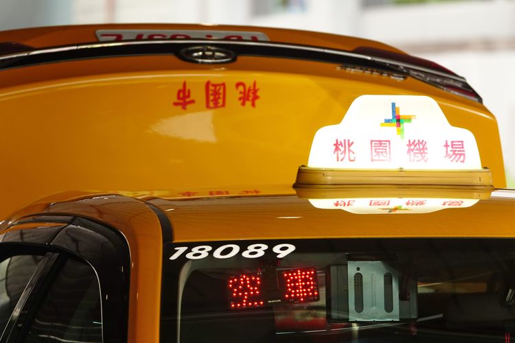 桃園機場排班計程車。施昂強攝