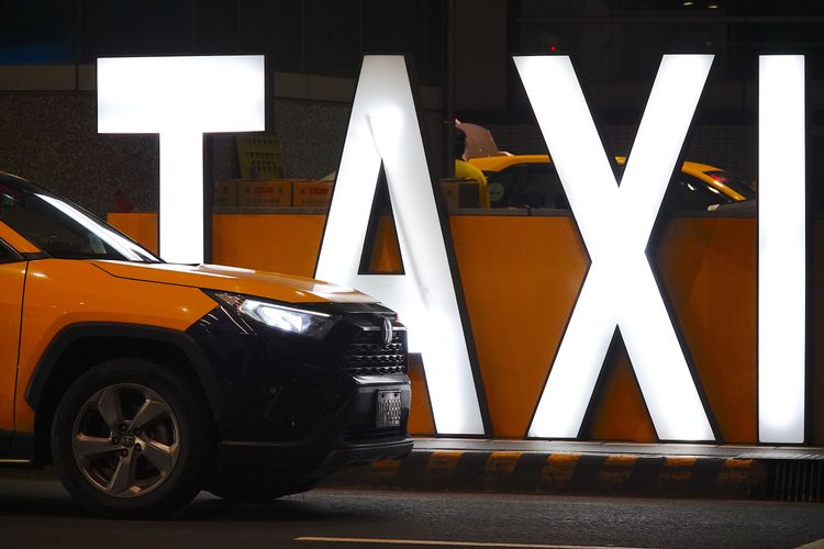 桃園機場排班計程車。施昂強攝