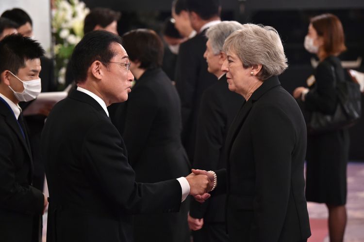 安倍國葬儀式結束後，日相岸田文雄在赤坂迎賓館招待英國前首相梅伊等出席代表。美聯社