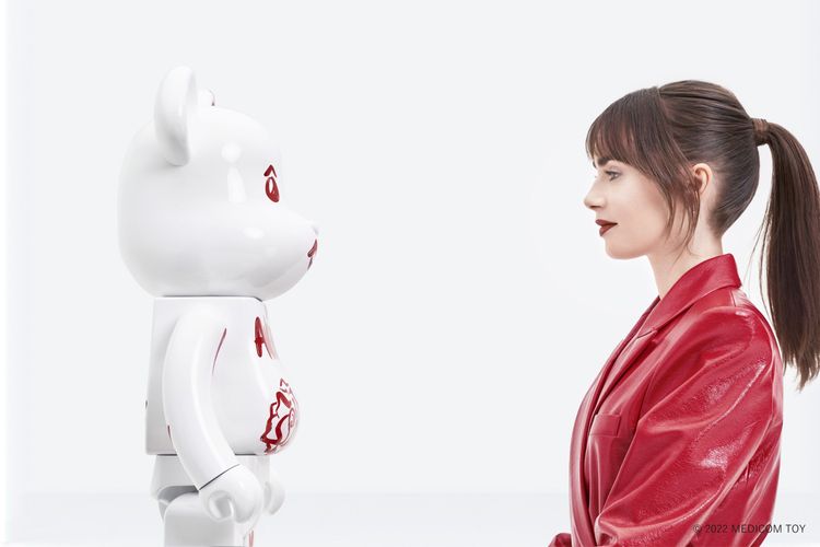 Lily Collins為聯名系列拍攝可愛形象照。品牌提供