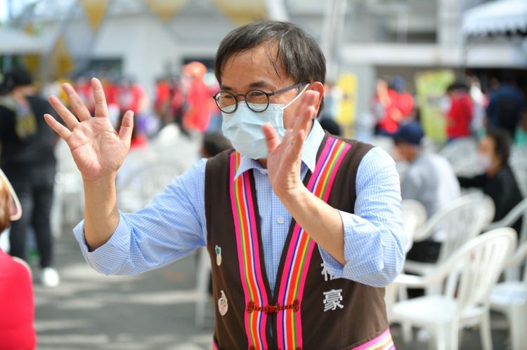 917、918池上接連發生地震，劉櫂豪比饒慶鈴更早前去關心視察受災嚴重的原鄉振興村。劉櫂豪提供