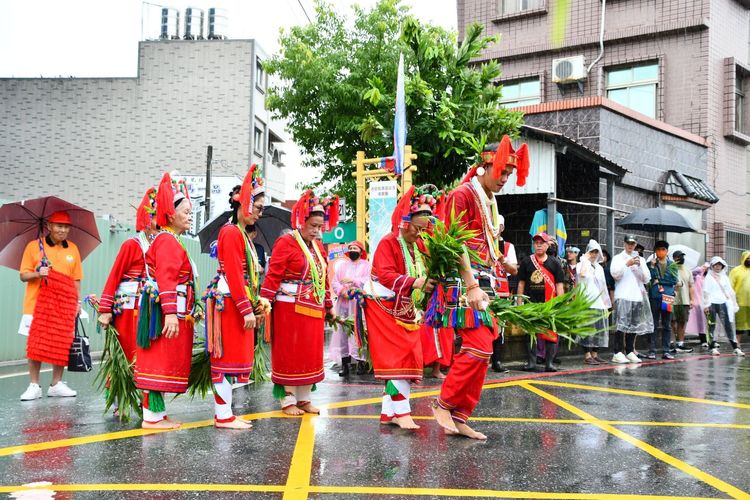 祭師舉行儀式。吉安鄉公所提供