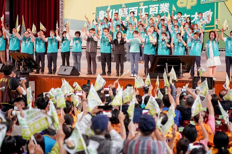 總統蔡英文今天參加彰化縣百工百業挺黃秀芳後援會成立大會。黃秀芳總部提供