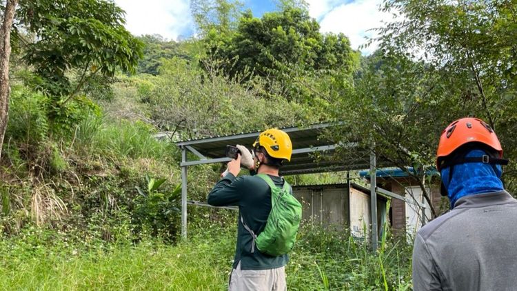 搜救隊前往永康山區工寮找尋失聯者下落。台東縣消防局提供