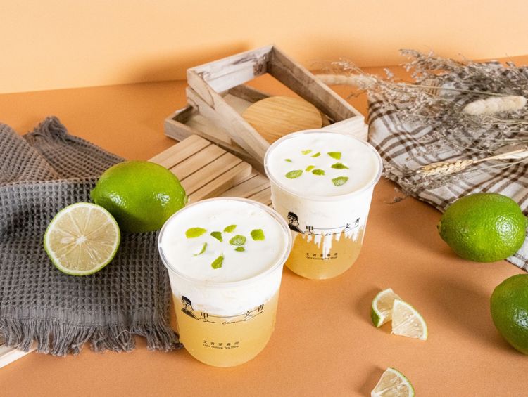 開工首3天購買甲文青任一飲品，即可以10元銅板價加購「芝士檸檬塔」乙杯。業者提供