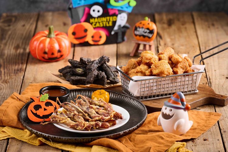 繼光香香雞即日起攜手台中文青新台式烤鴨品牌小鴨片，推出萬聖節聯名新品「暗黑系雞同鴨講」組合餐。業者提供