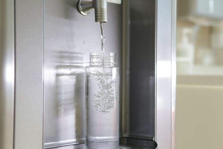 每日應補充2000CC足夠的水，平衡循環代謝。翁玉信攝