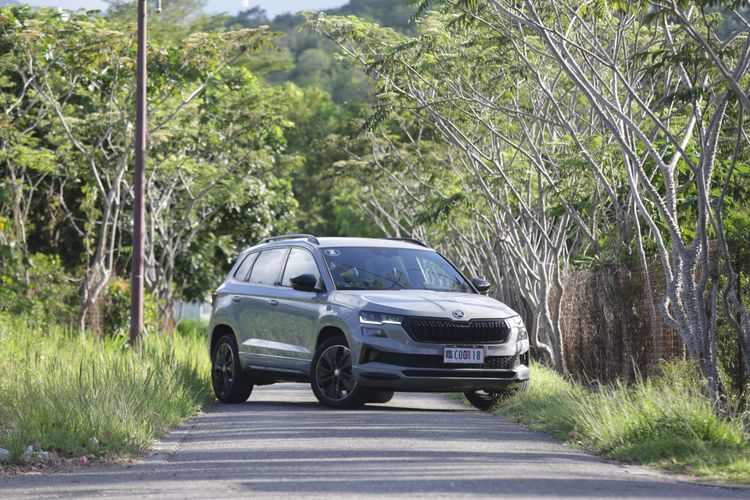 Škoda小改款Karoq，在車頭有著大幅度的造型變動，導入新世代設計手法後，確實帶來更為前衛摩登的形象。翁玉信攝