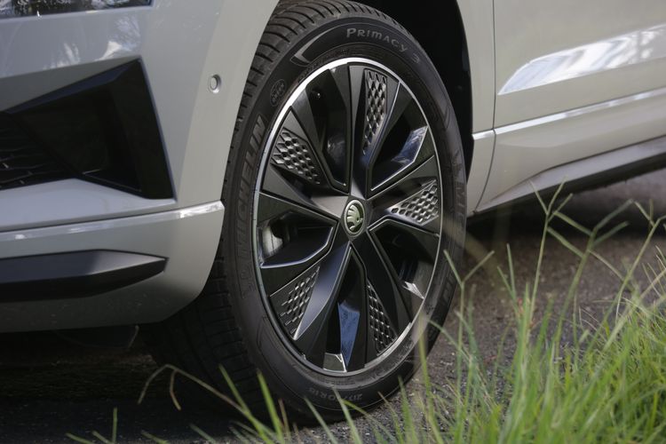 Sportline車型上搭載的18吋鋁圈，如同Kodiaq RS的手法，額外覆上造型外蓋成就出低風阻的效果。翁玉信攝