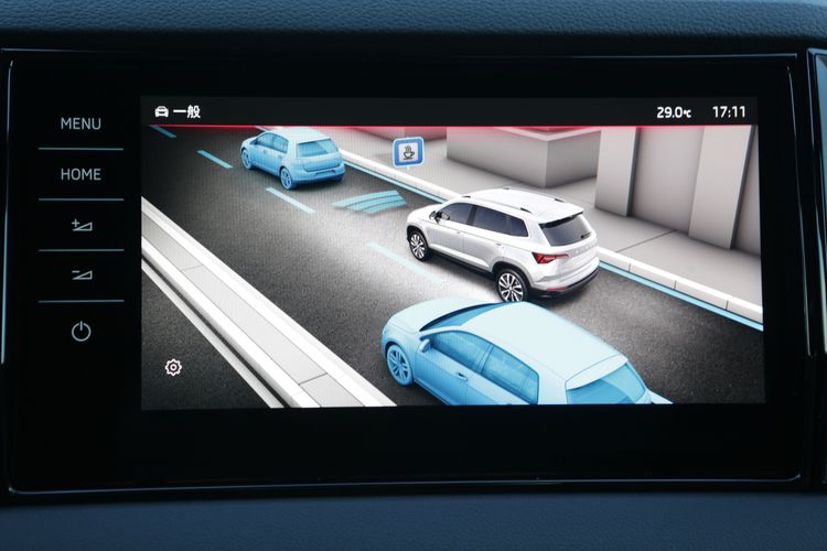 主動駕駛輔助系統部分，Karoq小改款這次再升級Lane Assist主動式修正車道偏離輔助系統等功能，達到Level 2半自動駕駛輔助能力。翁玉信攝