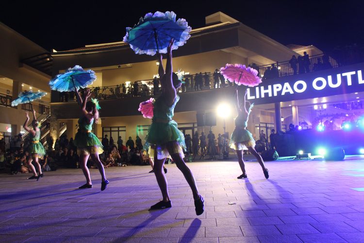 奔放熱血的Live Band演出打造動人心弦的視聽饗宴。麗寶提供