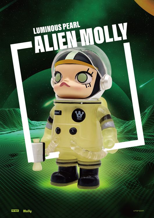 太空人MOLLY夜明珠，消費滿1999元以上即可購買，售價1820元，於9月8日至9月9日發售，兩日限量共199隻。業者提供