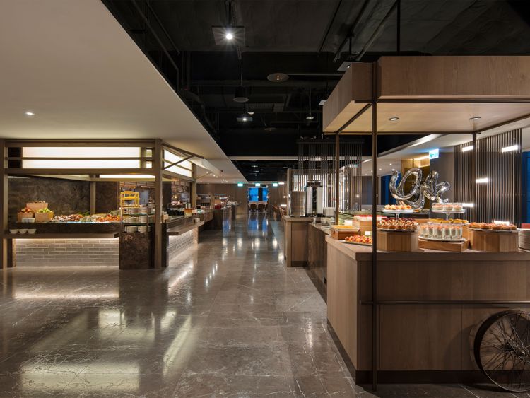 四週年住房專案享自助早餐 「買一送一」。新板希爾頓提供