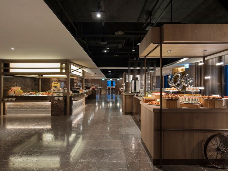 「悅．市集」自助餐廳，供應超過80道各國特色美味料理。新板希爾頓提供