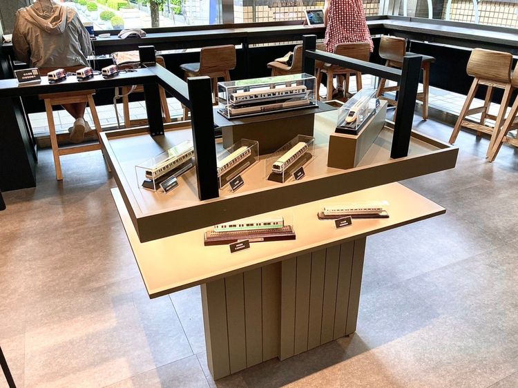 陳列世界各國電聯車模型。業者提供