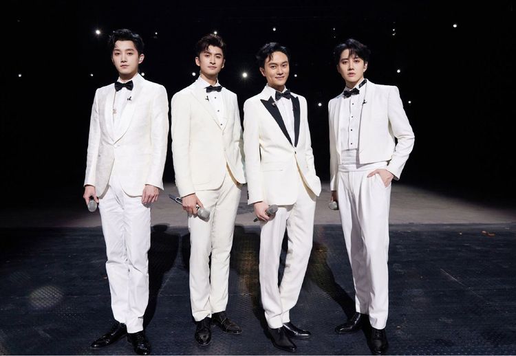 范世錡（左起）、張雲龍、張智霖、Mike化身白馬王子。翻攝披荊斬棘微博