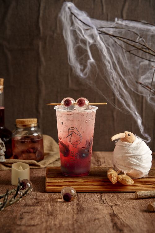 《緋紅女巫波波水》售價75元。業者提供