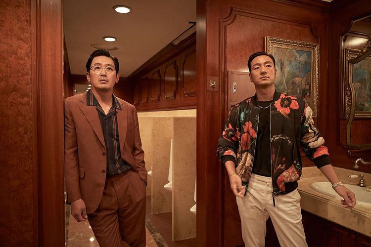 河正宇（左）劇中協助朴海秀，聯手抓大毒梟黃晸珉。Netflix提供