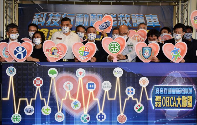 新北市消防局回應，新北市OHCA康復出院六都第一，高級救護員人數全國第一。新北市消防局提供