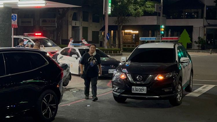 大批警力獲報到場進行調查。侯昌騰攝