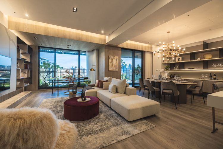 七期豪宅成屋指標案「慶仁林境」88坪實品屋，色調採暖色系，展現品牌溫潤質感。業者提供