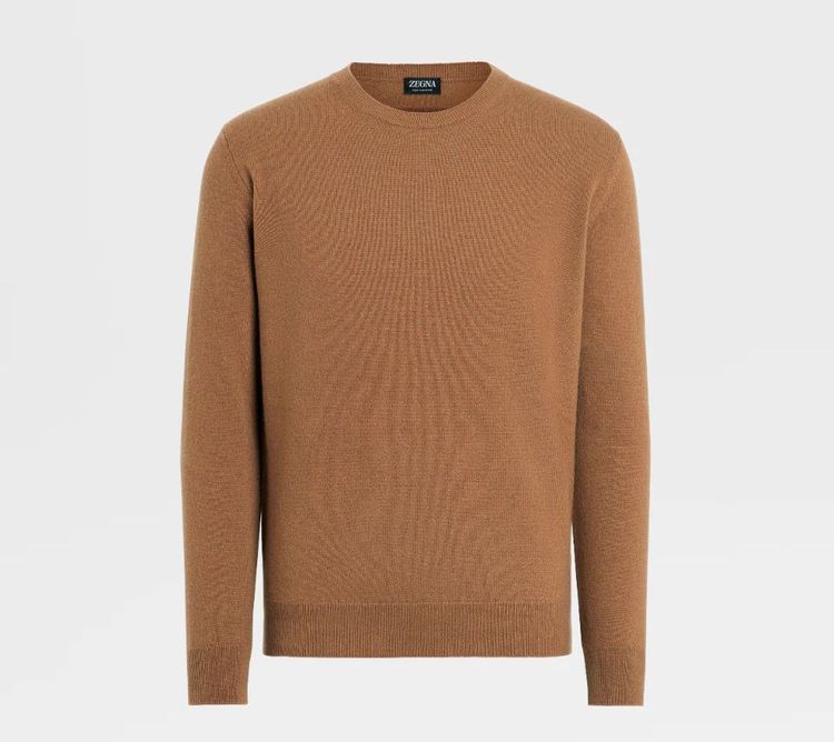 Oasi Cashmere系列駱馬紅棕色圓領針織衫，4萬4300元。品牌提供